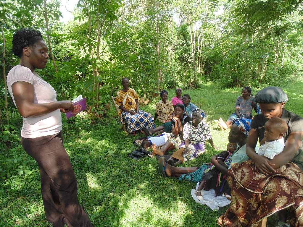 A Kamrembo breastfeeding and infant feeding support group meeting in progress. Courtesy EGPAF.