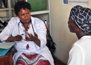 Agnes Masagawyi provides integrated HIV and family planning counseling to a client in Mbale, Uganda. Courtesy Carol Bales, CapacityPlus/IntraHealth International.