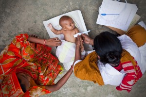 Frontline health workers care for a baby in Bangladesh. Courtesy ©Paul Joseph Brown/ GAPPS